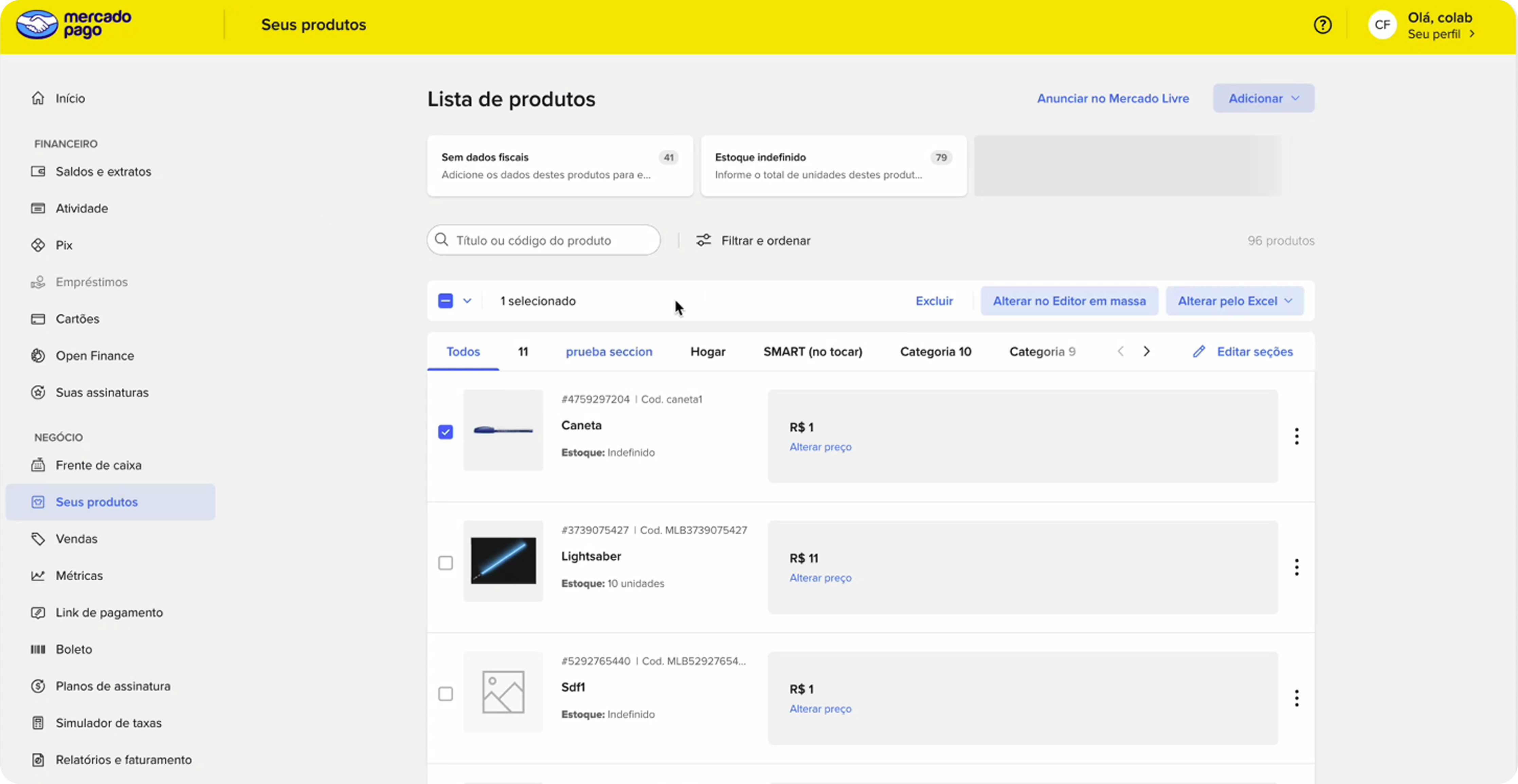 Selection always visible, no emphasis on bulk actions